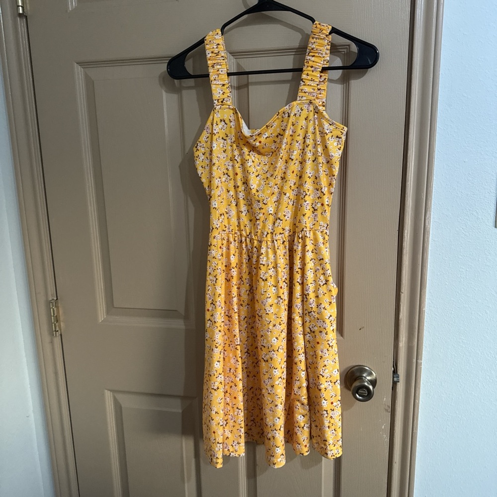 Yellow Sweetheart Neck Sleeveless Midi Sundress